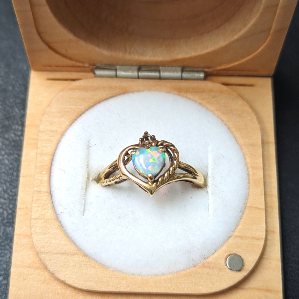 10k Gold Opal Ring Size 7